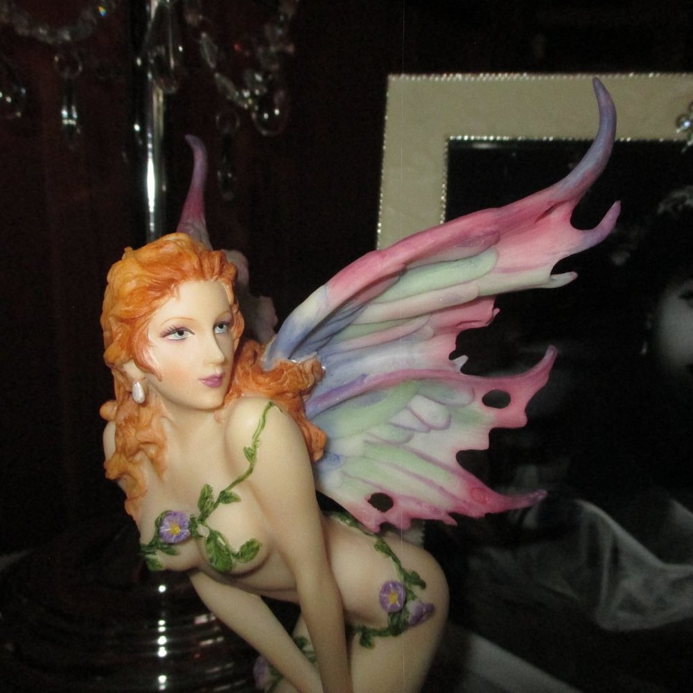 Veronese Fairy Statue - Picture 8 of 11